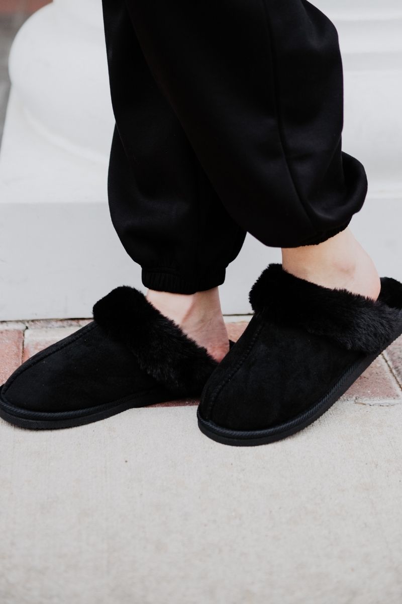 Black Faux Fur Women's Wholesale House Slippers Black Faux Fur Women's Wholesale House Slippers