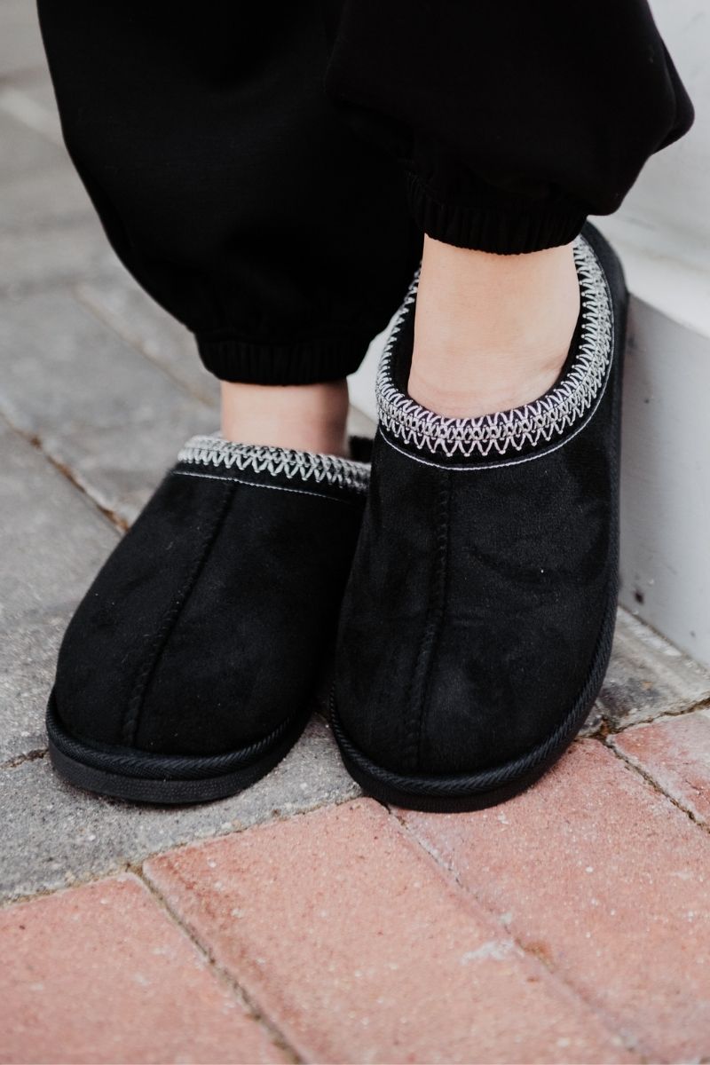Black Embroidered Women's Wholesale House Slippers Black Embroidered Women's Wholesale House Slippers
