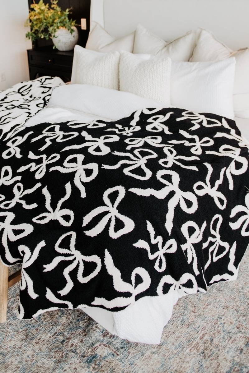 Black & White Bows Double Sided Wholesale Knitted Blanket Black & White Bows Double Sided Wholesale Knitted Blanket