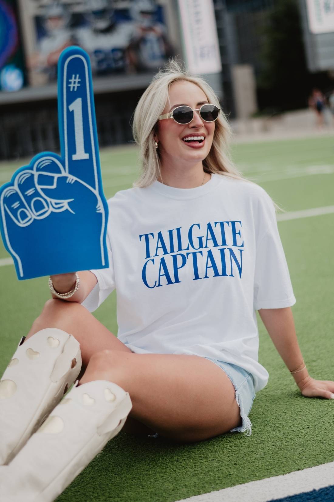 TAILGATE CAPTAIN Wholesale Woman Graphic Tee