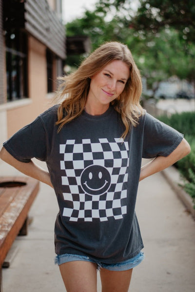 outfits-graphic-tee-smiley-